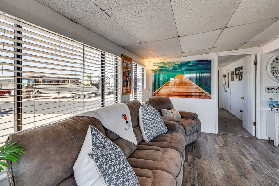 Lake Havasu Home w/ Resort Perks, Walk to Lake House in Lake Havasu City