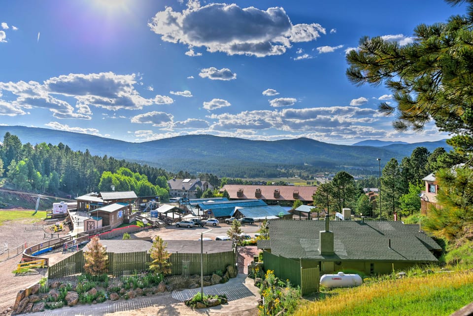 Angel Fire Resort Condo, 400 Feet to Chile Express Apartment in Angel Fire
