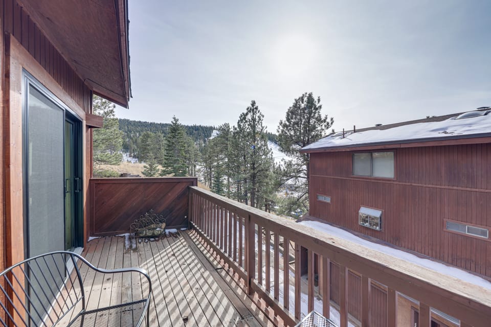 Angel Fire Resort Condo, 400 Feet to Chile Express Apartment in Angel Fire