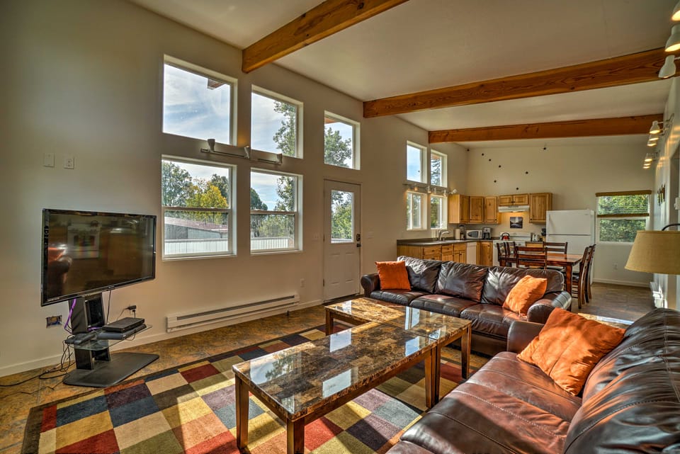 Secluded Getaway w/ Deck, Steps to Fritz Creek! House in Fritz Creek
