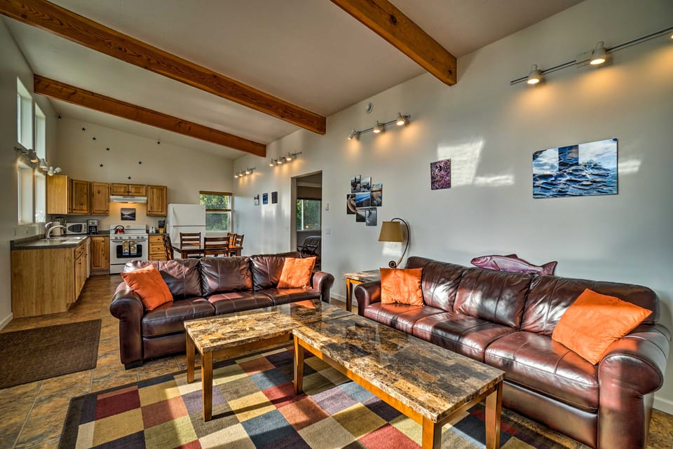 Secluded Getaway w/ Deck, Steps to Fritz Creek! House in Fritz Creek