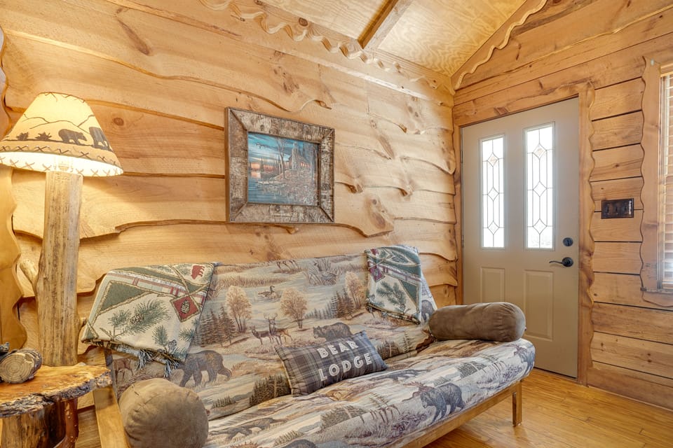 Secluded Family Retreat in Dahlonega w/ Hot Tub! House in Georgia