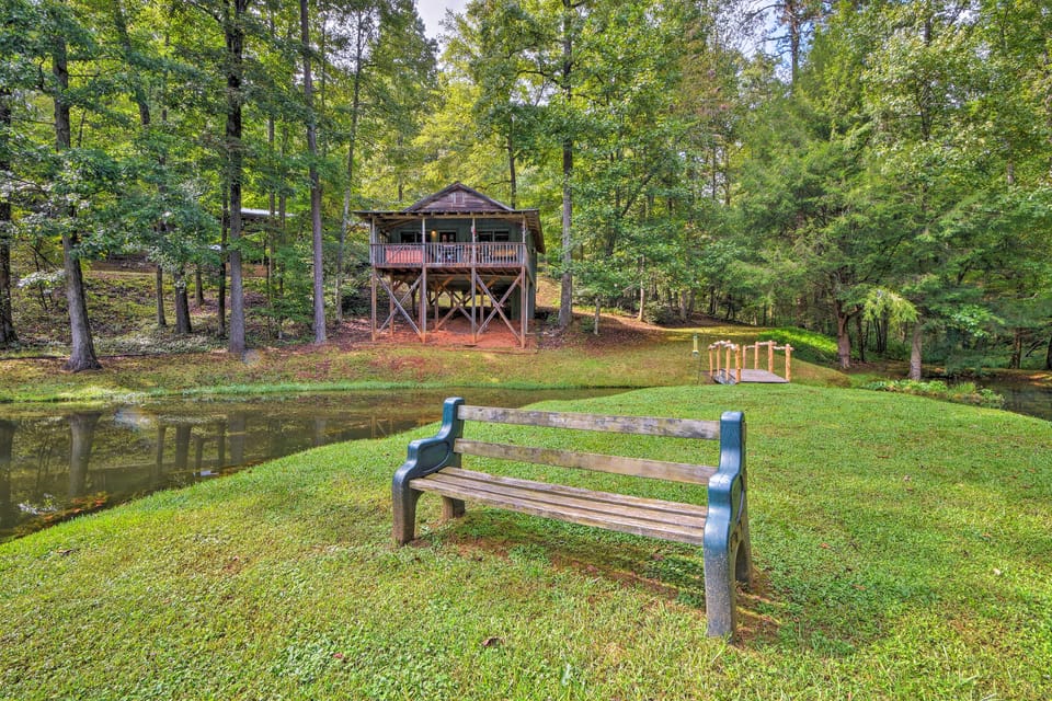 Secluded Family Retreat in Dahlonega w/ Hot Tub! House in Georgia