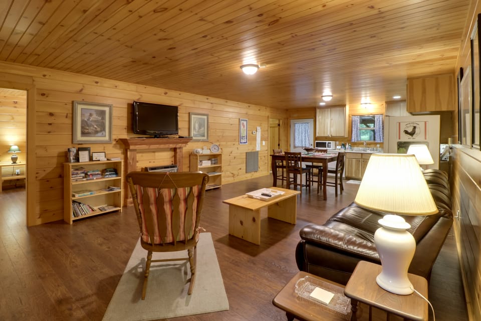 Serene & Secluded Alabama Cabin w/ Covered Deck! House in Alabama