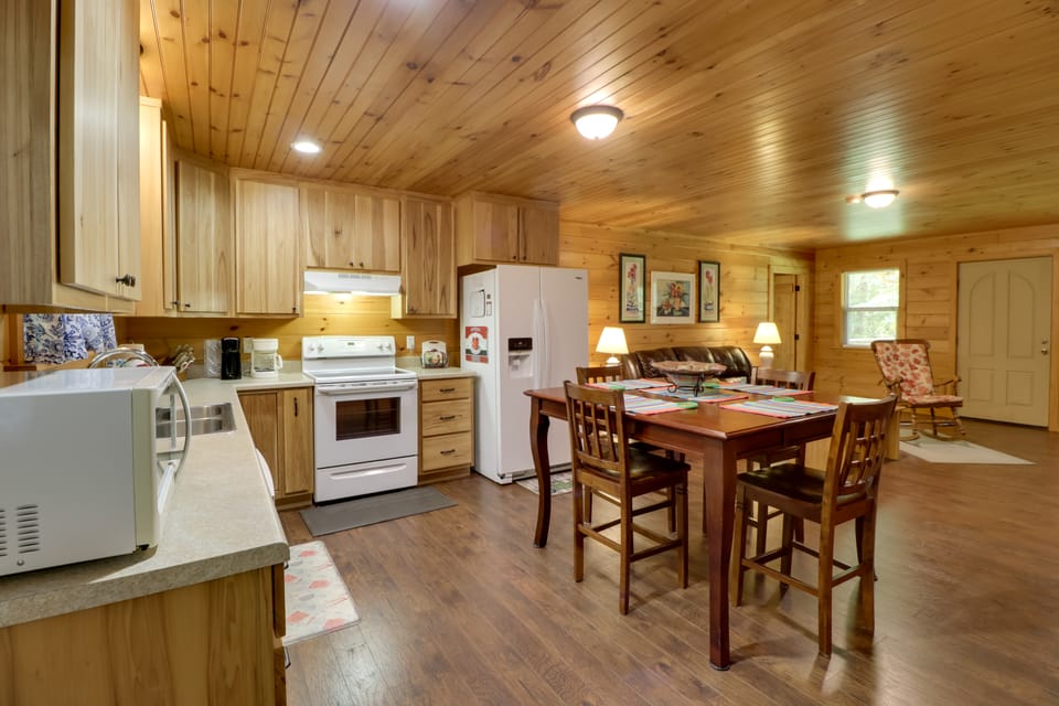 Serene & Secluded Alabama Cabin w/ Covered Deck! House in Alabama