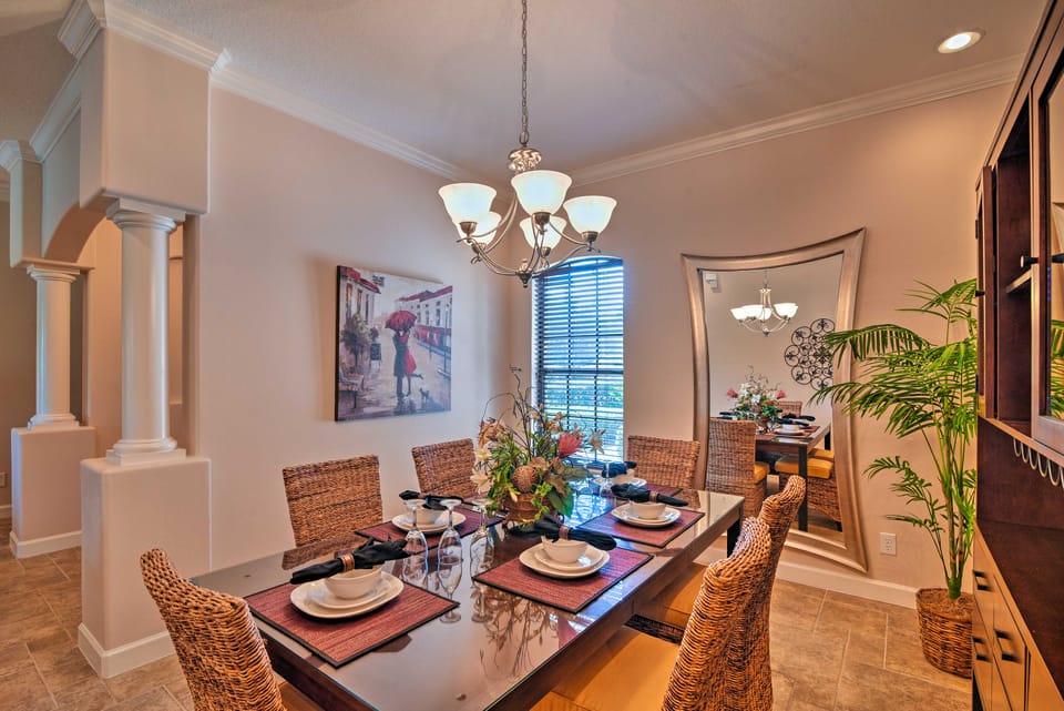 6 Mi to Disney: Gem w/ Pool & Spa in Kissimmee House in Four Corners