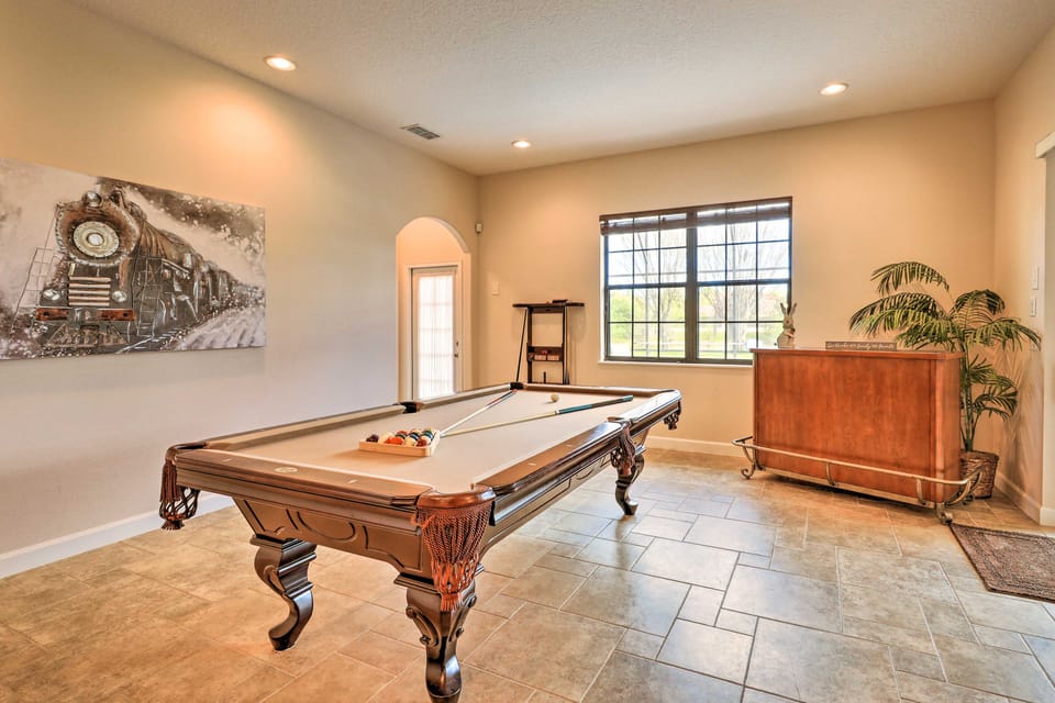 6 Mi to Disney: Gem w/ Pool & Spa in Kissimmee House in Four Corners
