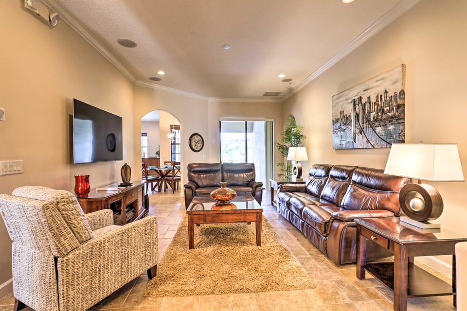 6 Mi to Disney: Gem w/ Pool & Spa in Kissimmee House in Four Corners