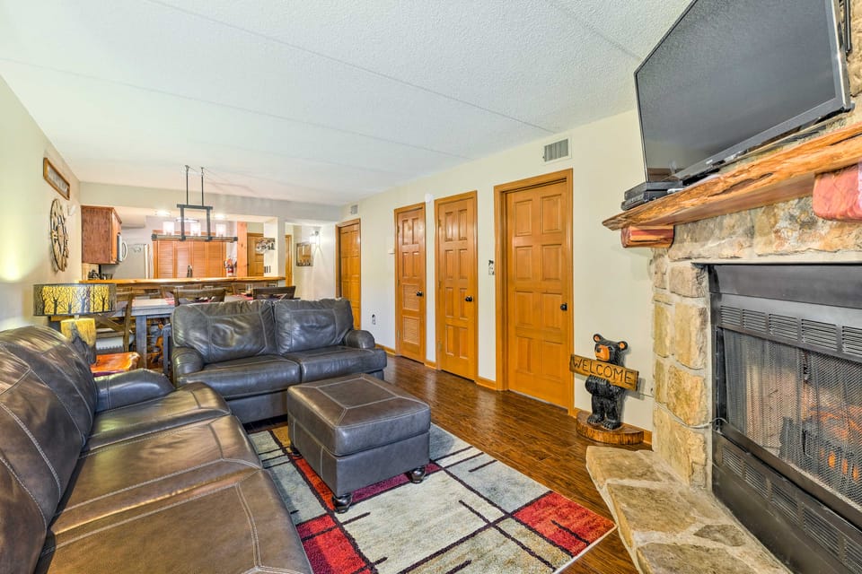 Chalet Village Upper Alpine Condo w/ Pool Access! Apartment in Gatlinburg