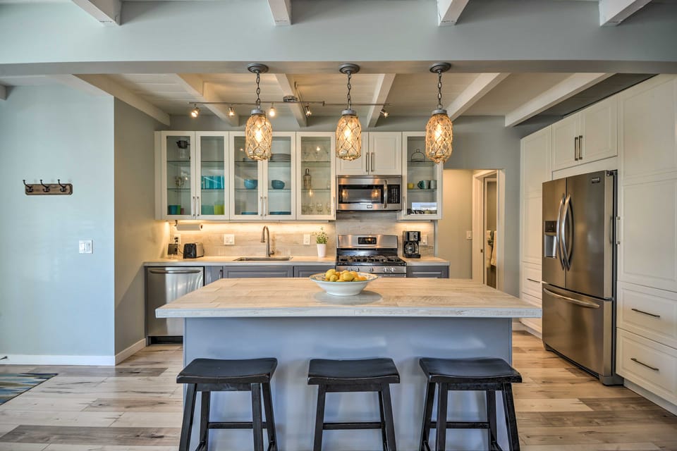 Remodeled Ventura Beach Home with Yard & Fire Pit! House in Ventura