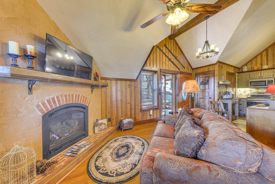 2 Mi to Village of Ruidoso! 'Little Pine Cottage' Apartment in Ruidoso