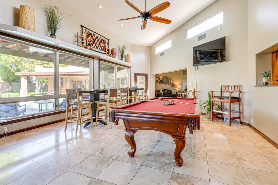 2 Mi to Old Town: 'The Grand Palms Estate' w/ Pool Villa in Paradise Valley