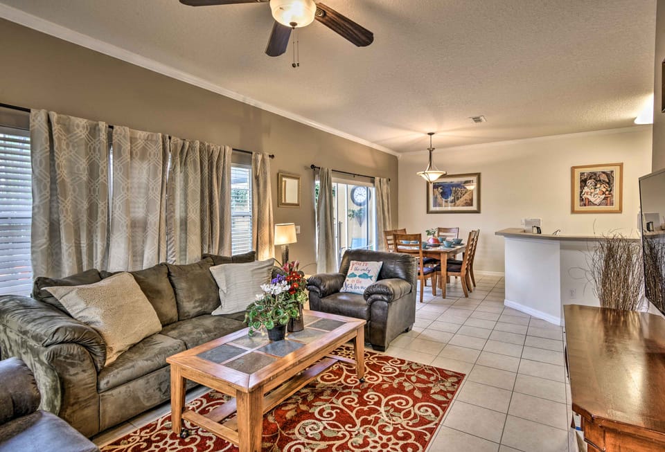 4 Mi to Animal Kingdom: Gem w/ Pool in Kissimmee Apartment in Four Corners