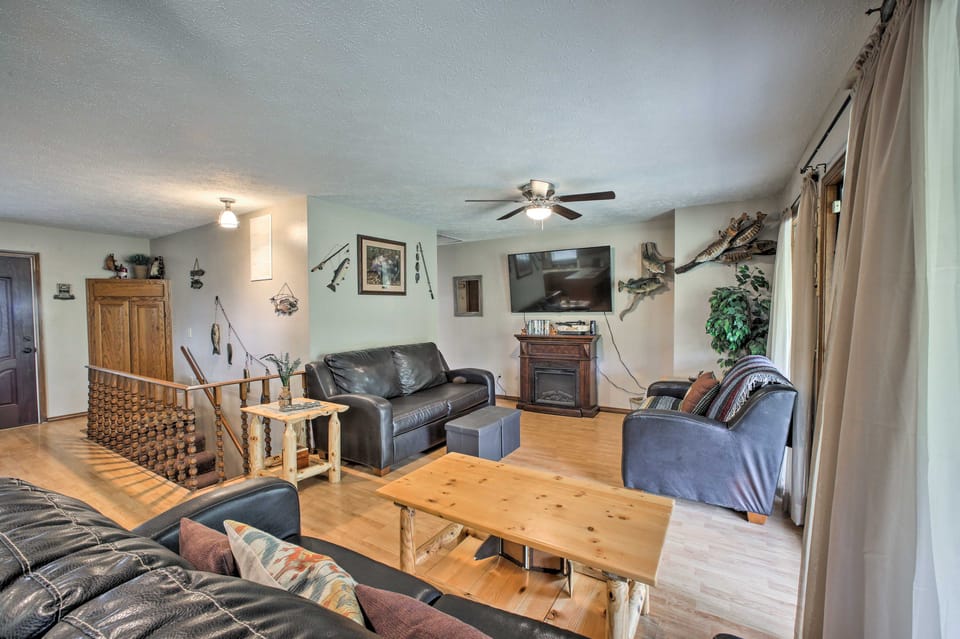 Waterfront Home w/ Fire Pit on Table Rock Lake House in Table Rock Lake