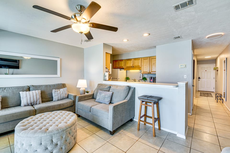 Oceanfront Panama City Beach Condo w/ Balcony! Apartment in Lower Grand Lagoon