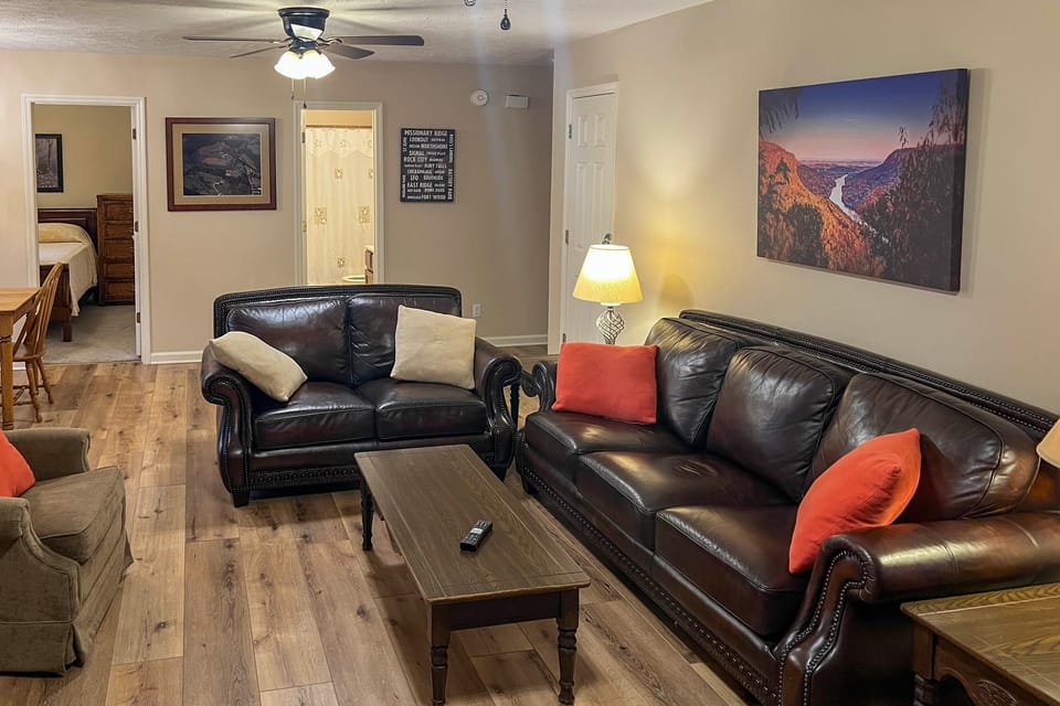 Creekfront Cabin Near Chattanooga w/ Hot Tub! House in Chattanooga