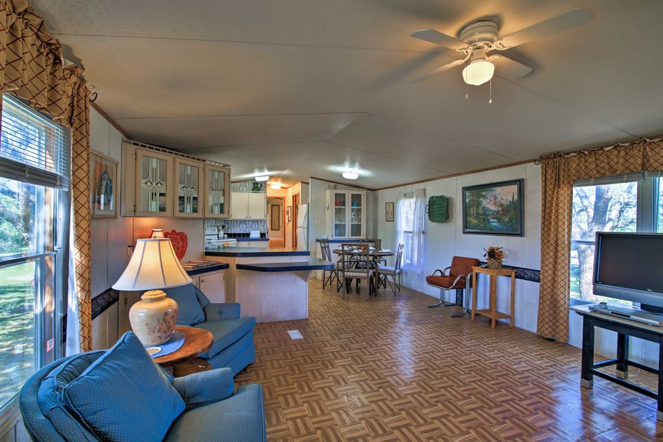 Quiet Utopia Cabin w/ Deck & Mountain Views! House in Rio Grande