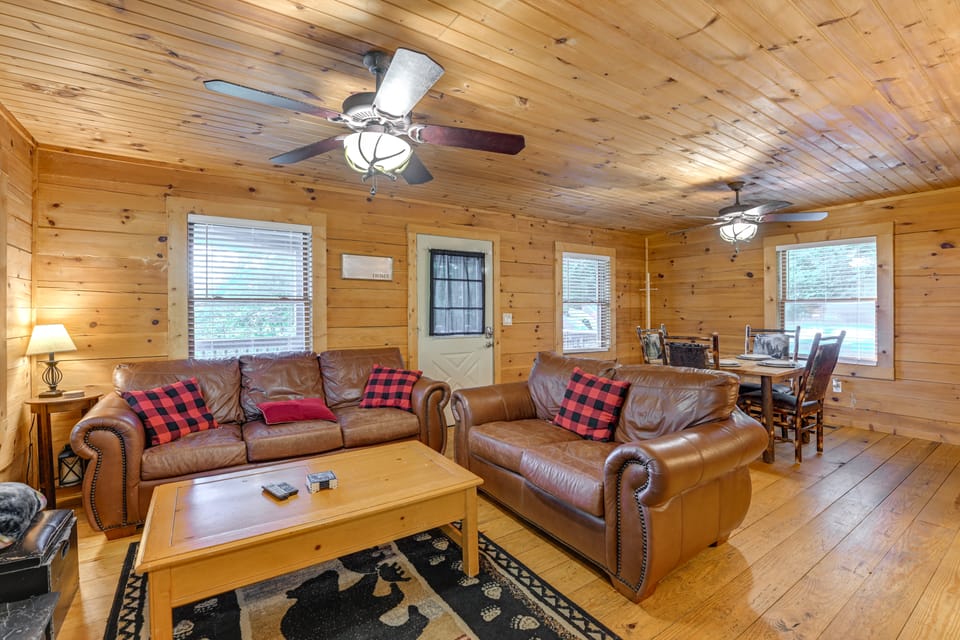 Pet-Friendly Bryson City Cabin w/ Fire Pit + Deck! House in Tennessee