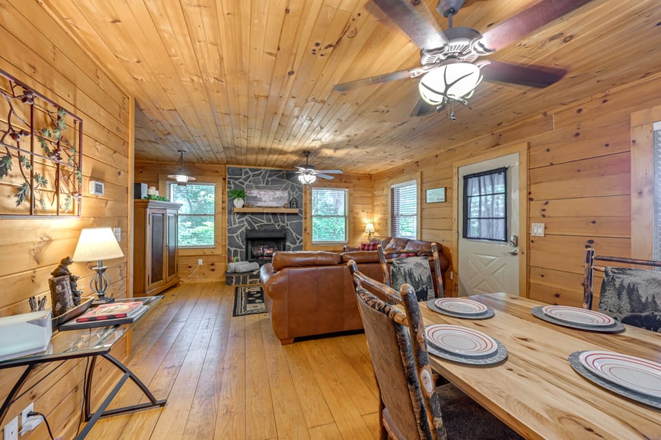 Pet-Friendly Bryson City Cabin w/ Fire Pit + Deck! House in Tennessee