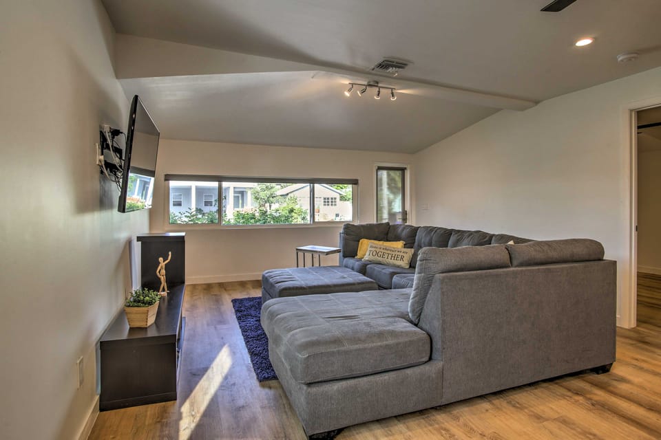 Modern Home w/ Shared Pool in Fort Lauderdale! House in Fort Lauderdale