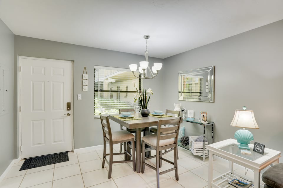Bonita Springs Vacation Rental w/ Community Pool! Apartment in Bonita Springs