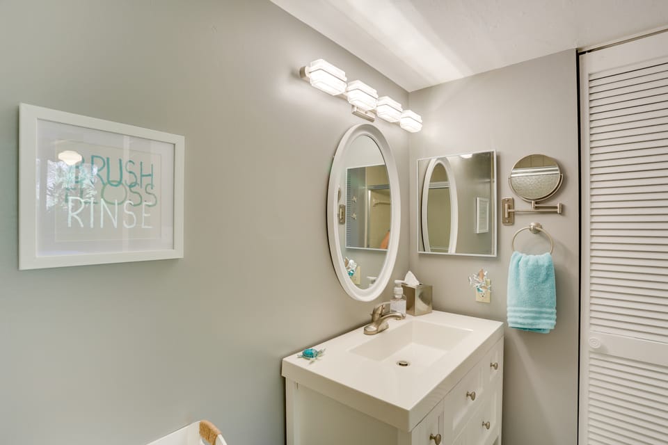 Bonita Springs Vacation Rental w/ Community Pool! Apartment in Bonita Springs