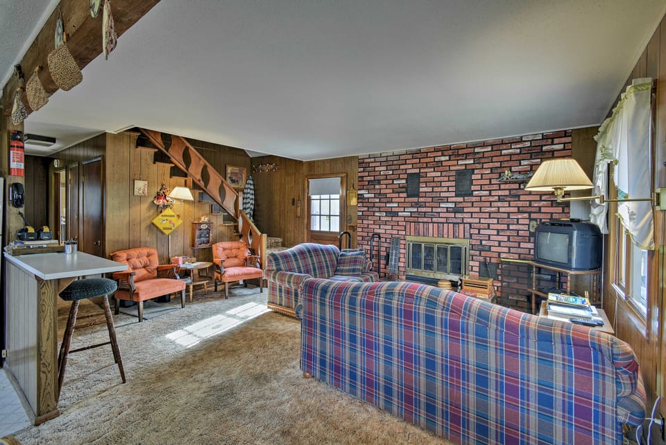 Walk to Green Lake & Beach: Cozy Cabin w/ Deck House in Wisconsin