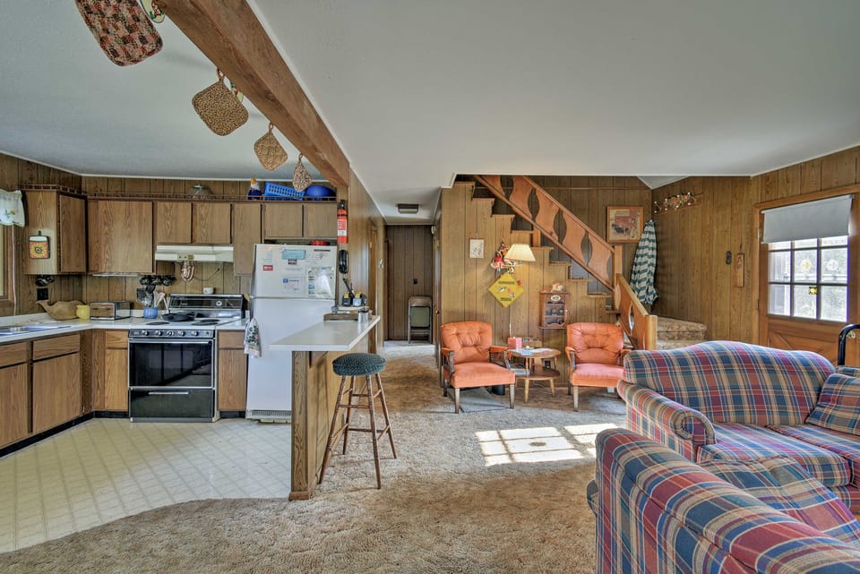 Walk to Green Lake & Beach: Cozy Cabin w/ Deck House in Wisconsin