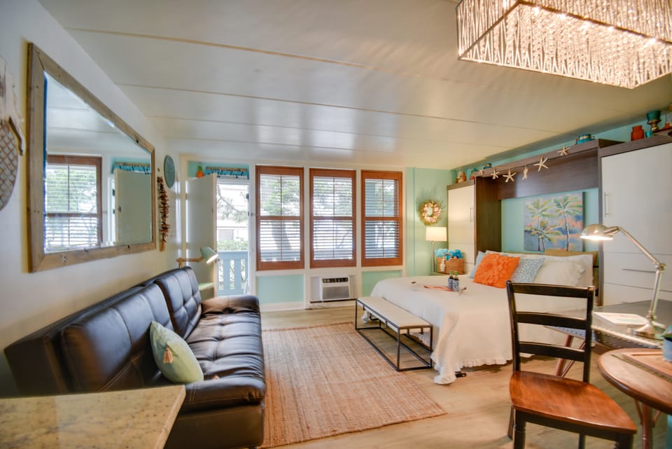 Chic Virginia Beach Retreat - Pool, Steps to Beach Apartment in Virginia Beach