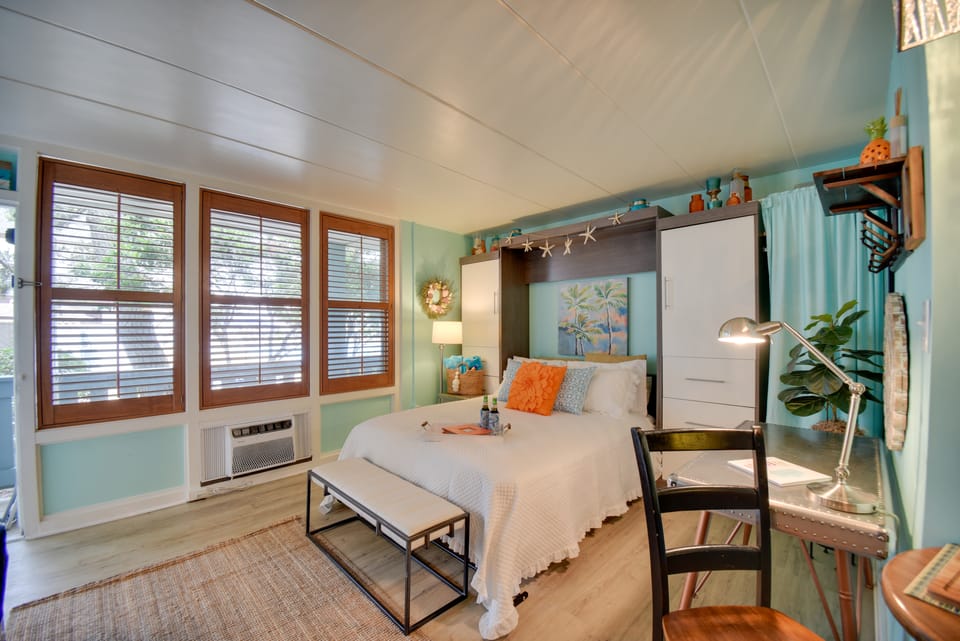 Chic Virginia Beach Retreat - Pool, Steps to Beach Apartment in Virginia Beach