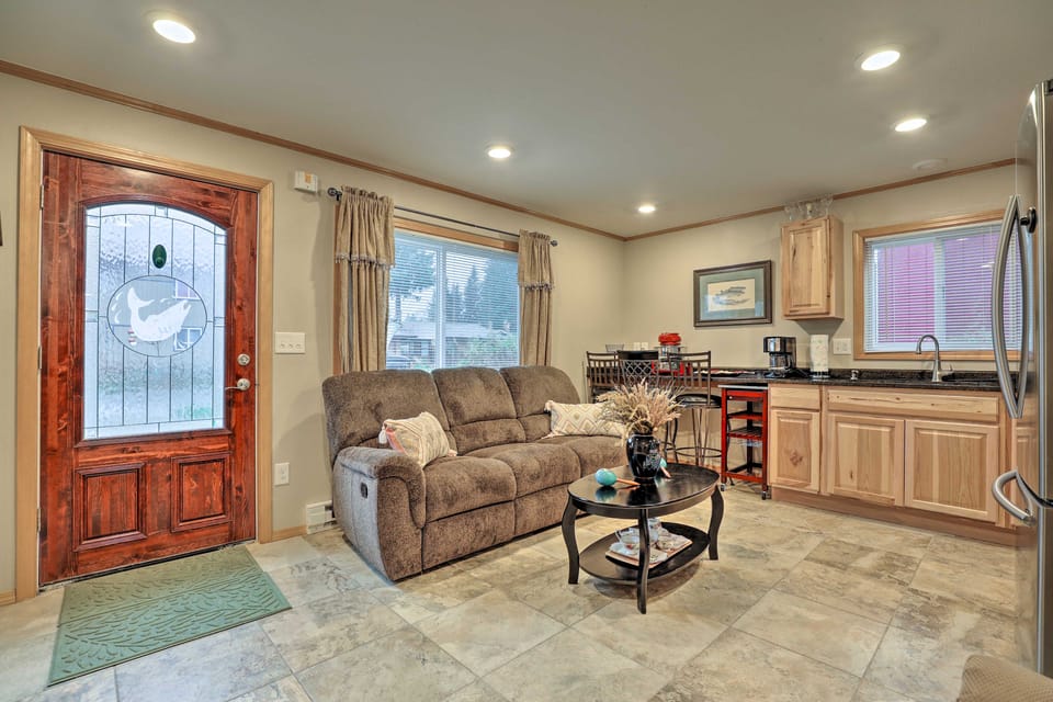 Quaint Juneau Apt w/ Scenic Mountain Surroundings! Apartment in Mendenhall Valley