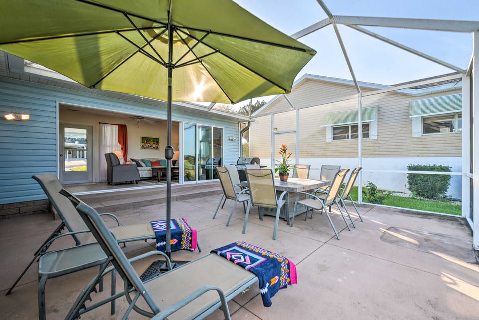 Lovely Lady Lake Home w/ Resort Amenities & Lanai! House in Lady Lake