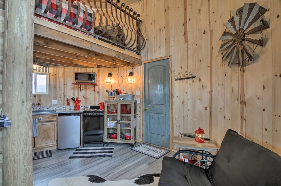 Unique Utah Tin Cabin w/ Mountain Views! Apartment in Utah