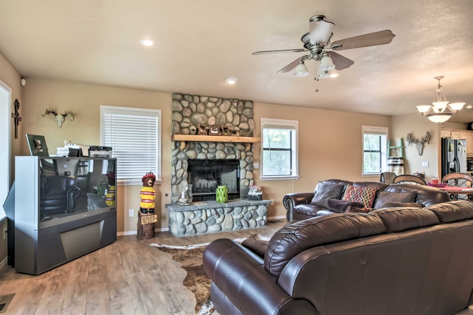 Ruidoso Home w/ Deck & Grill, Near Grindstone Lake House in Ruidoso