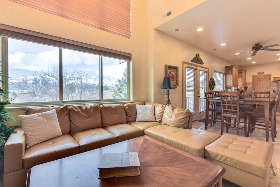 Eden Townhome w/ Mtn View + Shuttle to Powder Mtn! Apartment in Utah