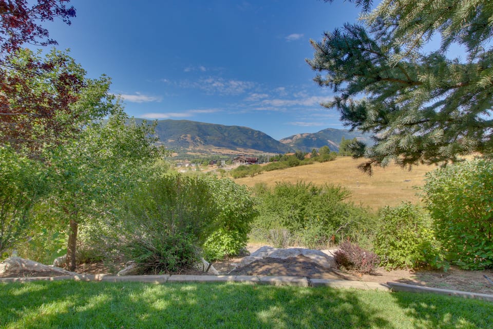Eden Townhome w/ Mtn View + Shuttle to Powder Mtn! Apartment in Utah