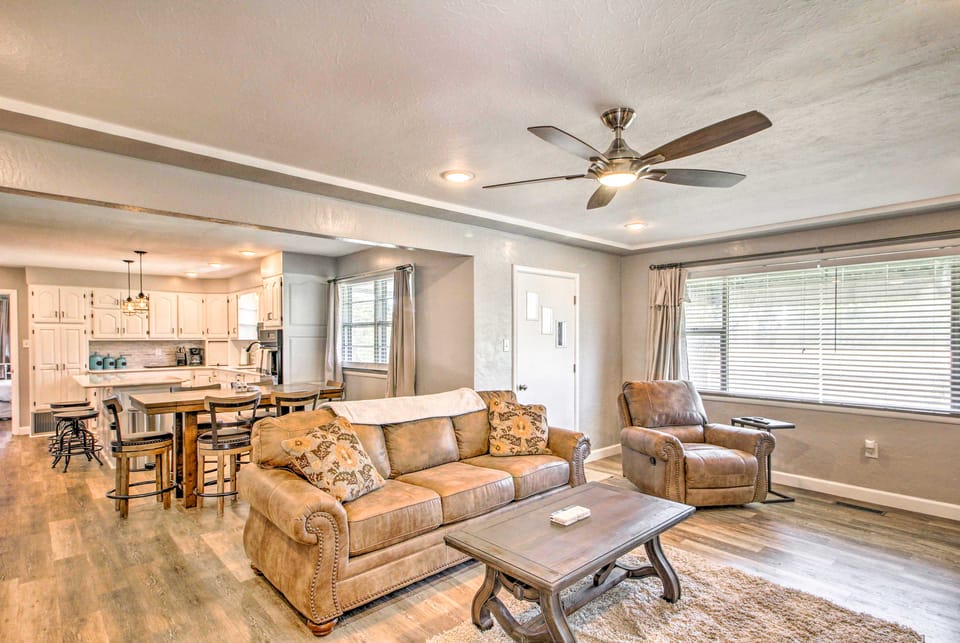 Lakeview Home - 1 Mile from Bull Shoals Lake! House in Lakeview