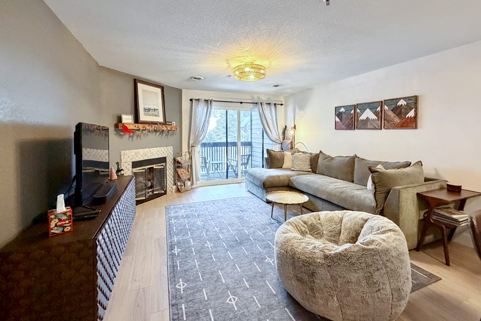 Walk to Main St: Frisco Condo w/ Community Pool! Apartment in Frisco
