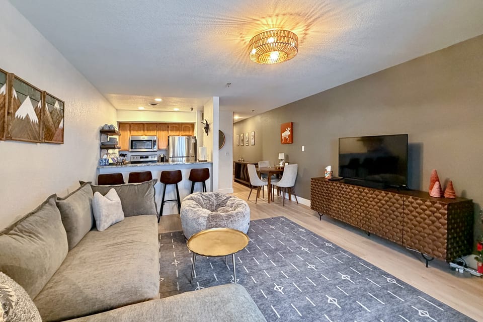 Walk to Main St: Frisco Condo w/ Community Pool! Apartment in Frisco
