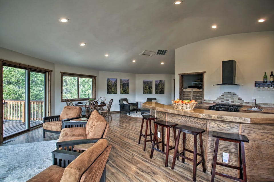 Unique 40 Acre Nature Retreat w/ Trails & Views! House in Kootenai County