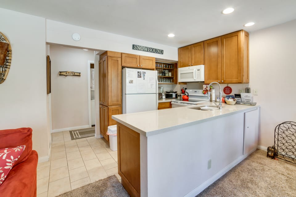 Quiet Condo w/ Great Views, 1/2 Mi to Eagle Lodge! Apartment in Mammoth Lakes