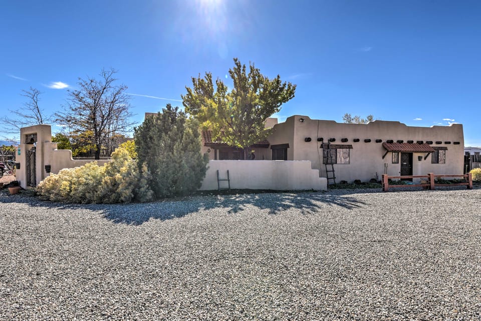 5 Mi to Taos Plaza: Eclectic 'Casa de la Luz' Home House in New Mexico