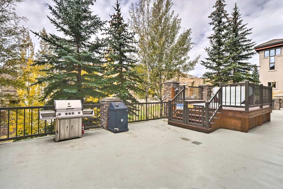 Steps from Ski Lift! Mtn-View Crested Butte Condo Apartment in Colorado