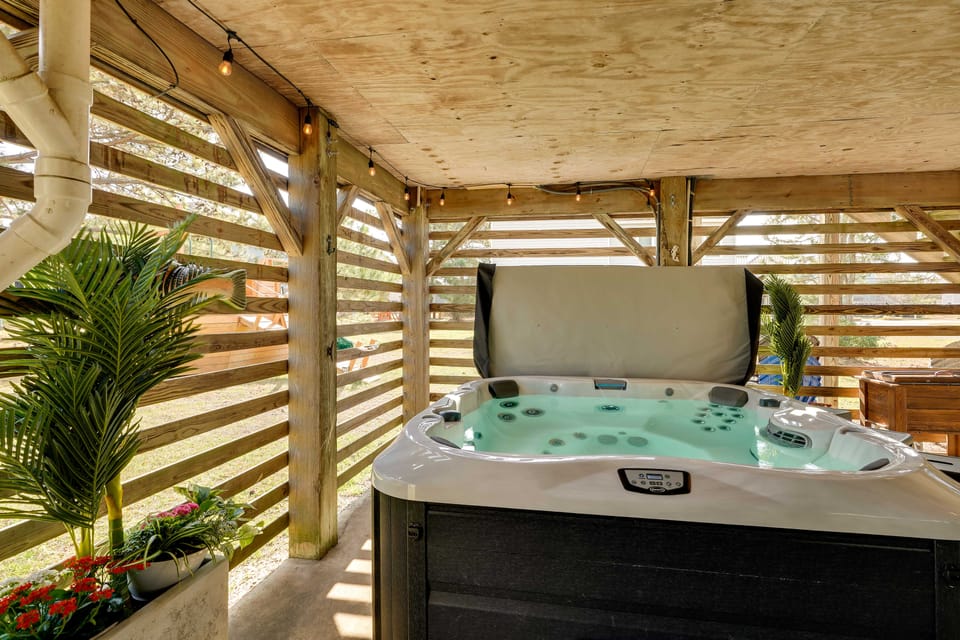 Hot Tub & Fire Pit: Outer Banks Family Getaway! House in Nags Head