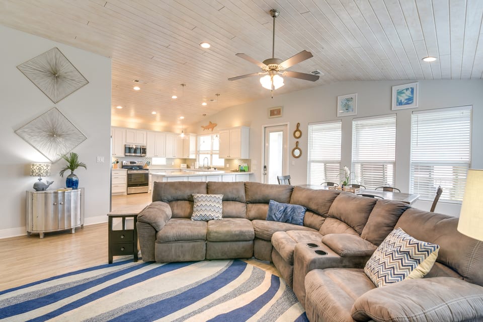 Luxe Crystal Beach Retreat w/ Views! Walk to Shore House in Crystal Beach