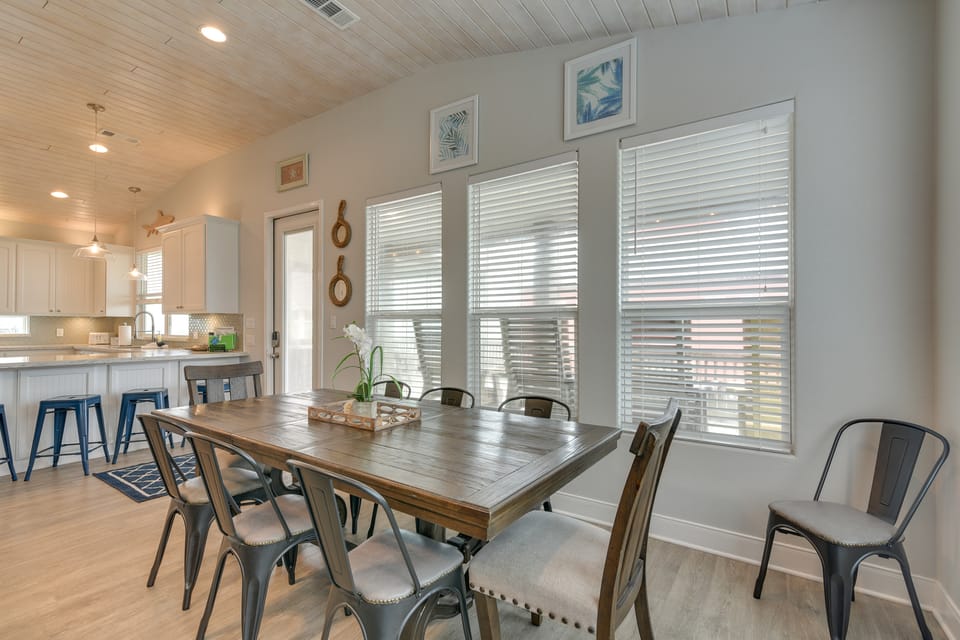 Luxe Crystal Beach Retreat w/ Views! Walk to Shore House in Crystal Beach