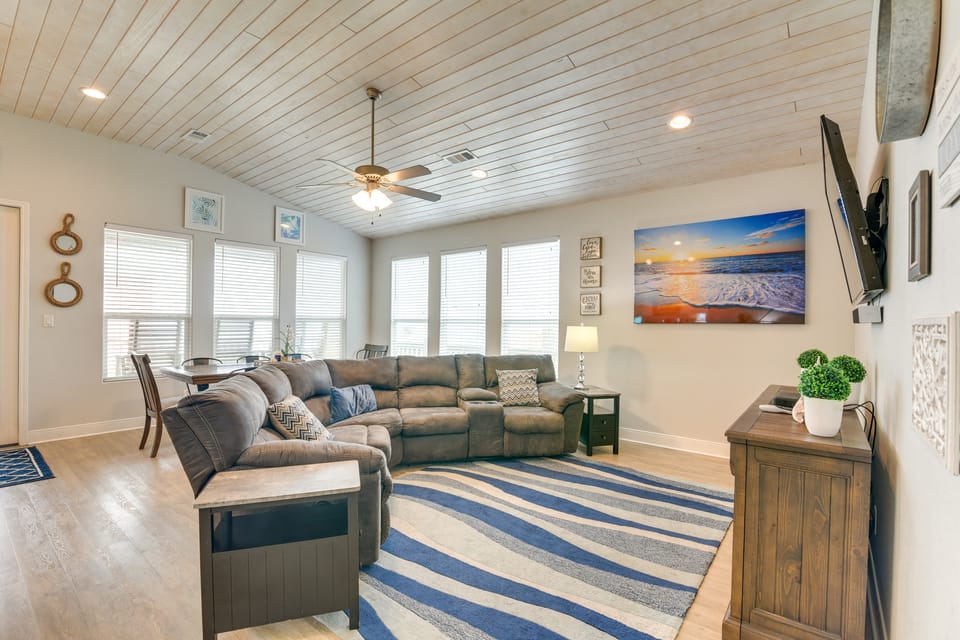 Luxe Crystal Beach Retreat w/ Views! Walk to Shore House in Crystal Beach