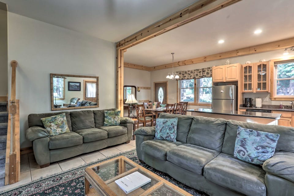Carnelian Bay Home w/ Hot Tub Near Tahoe Skiing House in Lake Tahoe