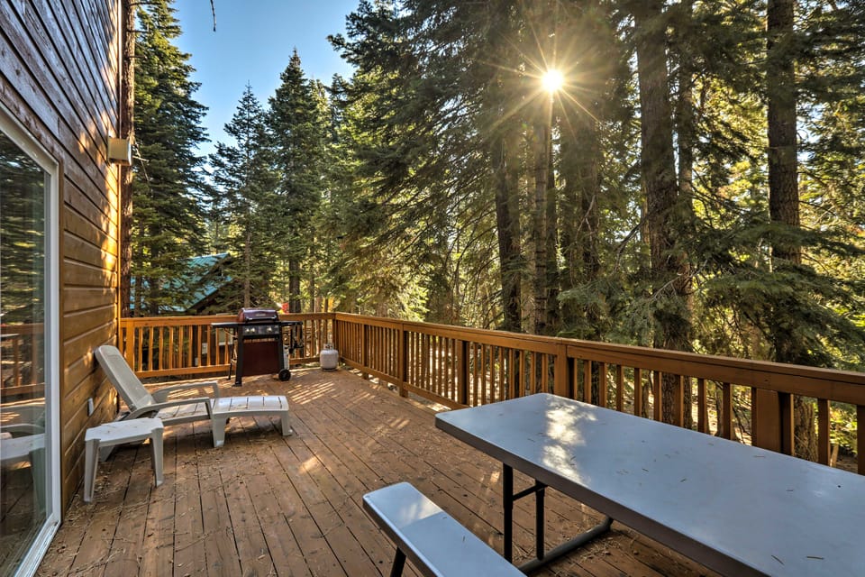 Carnelian Bay Home w/ Hot Tub Near Tahoe Skiing House in Lake Tahoe