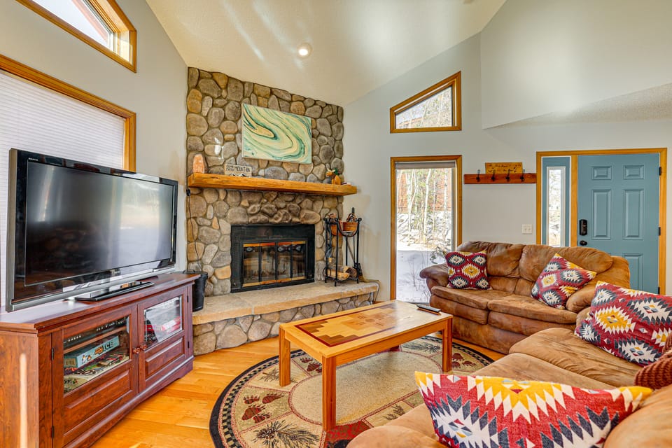 10 Mi to Keystone Resort: Cabin w/ Private Hot Tub House in Wildernest